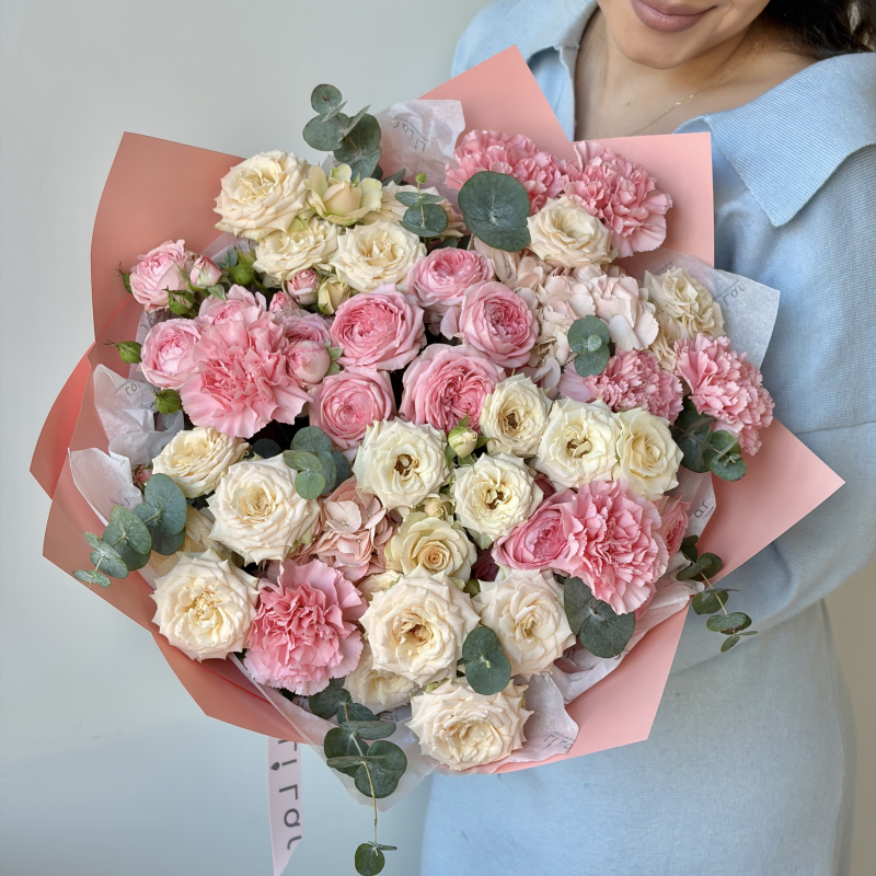 Букет с кустовыми розами, гортензиями и гвоздиками #1055
